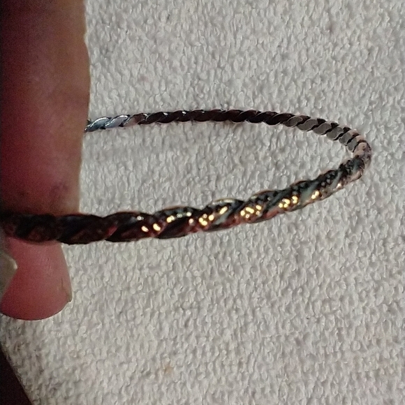 Copper and black textured bangle bracelet - Picture 1 of 3